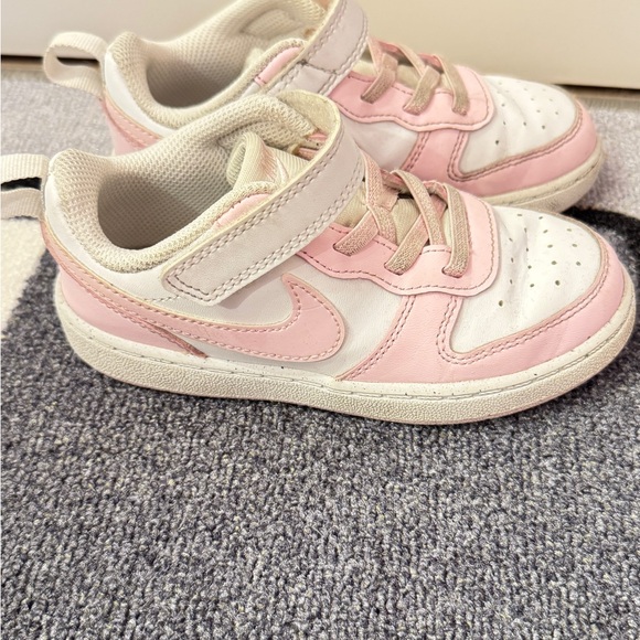 Nike Toddler Sneakers in Pink and White - Picture 4 of 7